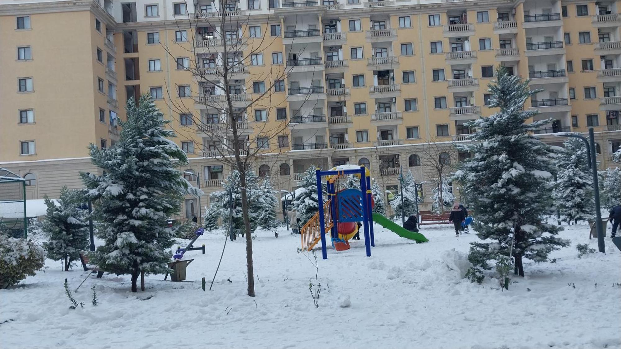 Banu House Apartment Sumqayıt Екстериор снимка